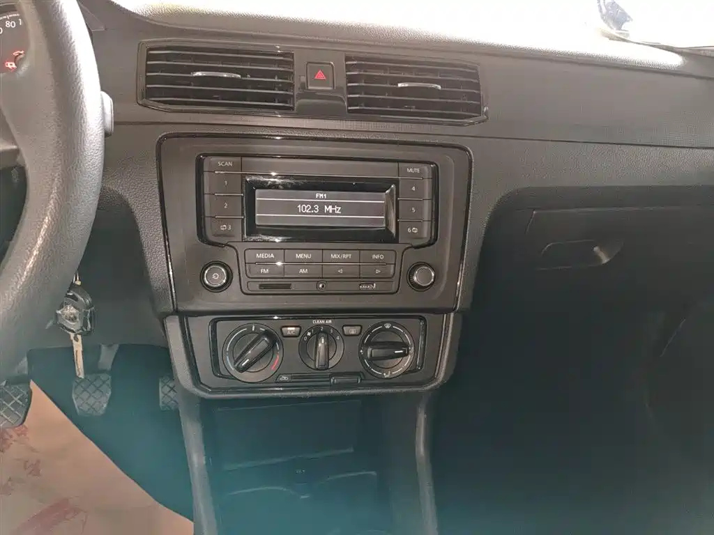VOLKSWAGEN SANTANA 2016
