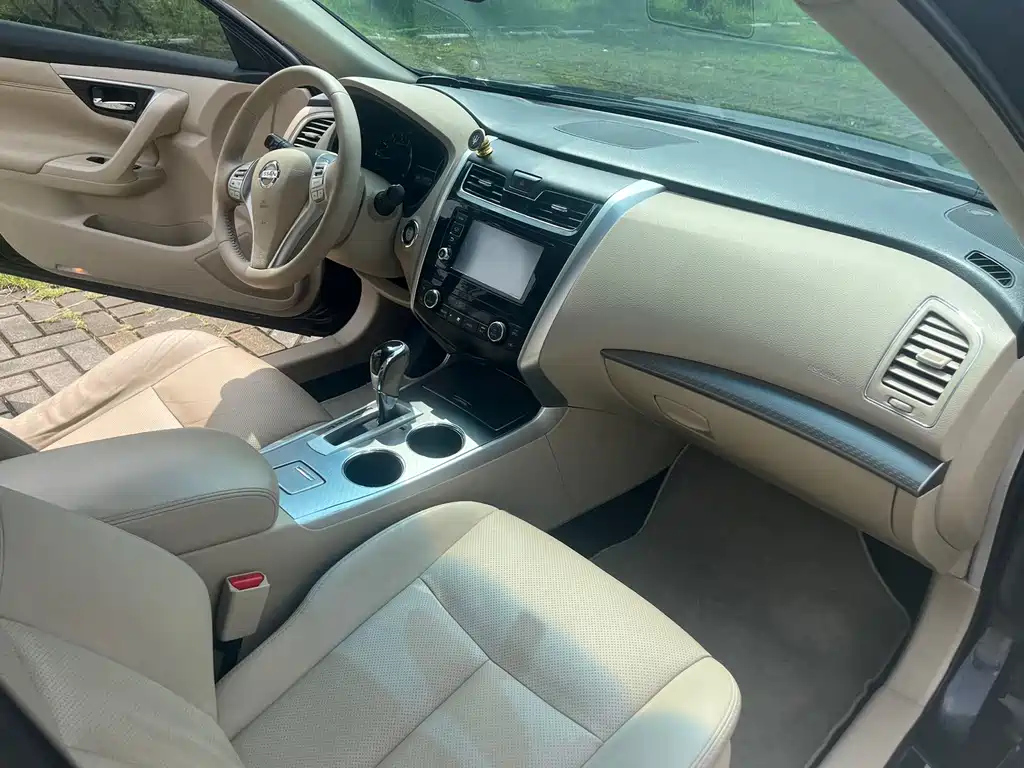 NISSAN TEANA 2017