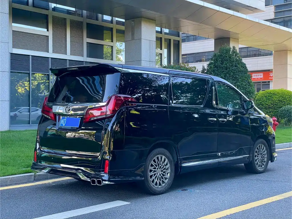 TOYOTA ALPHARD 2011