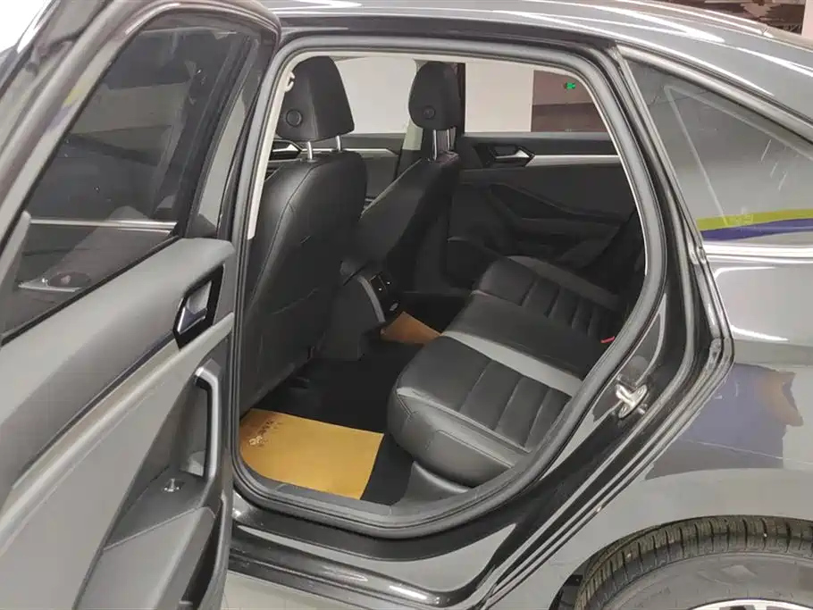 VOLKSWAGEN SAGITAR 2020