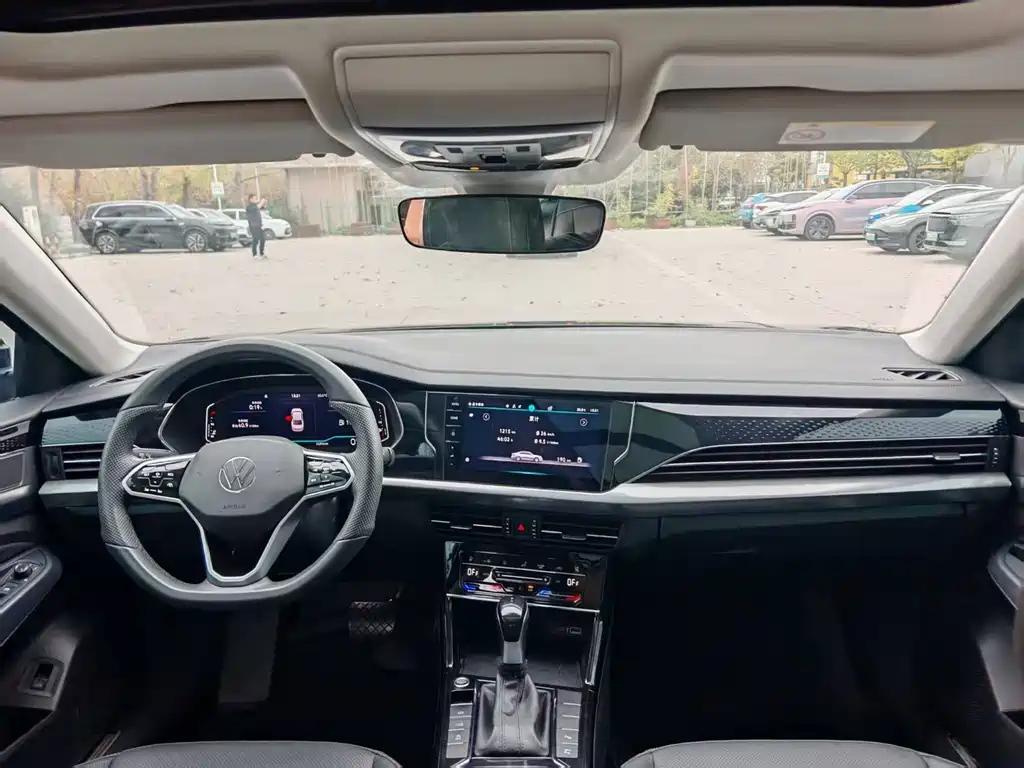 VOLKSWAGEN PASSAT 2024