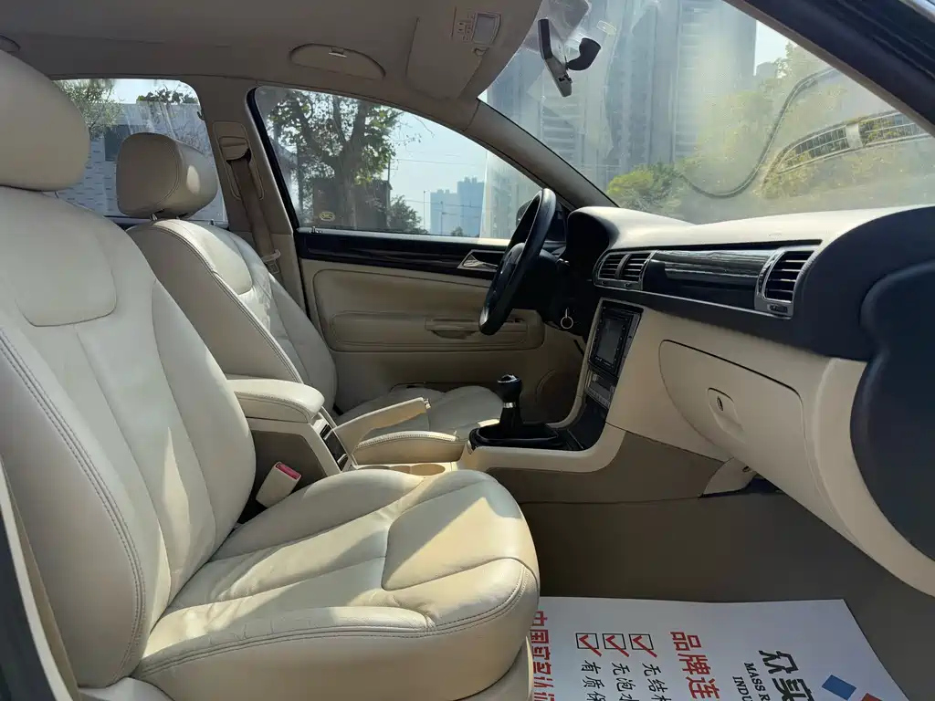 VOLKSWAGEN PASSAT LINGYU 2009