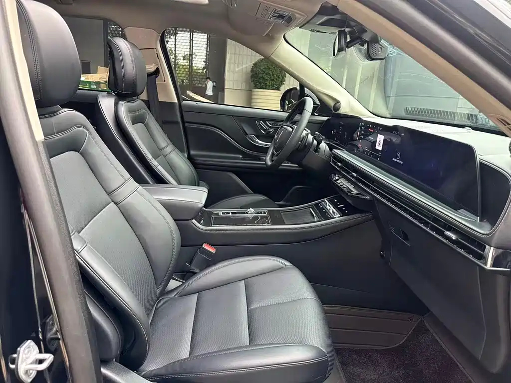 LINCOLN ADVENTURER 2023