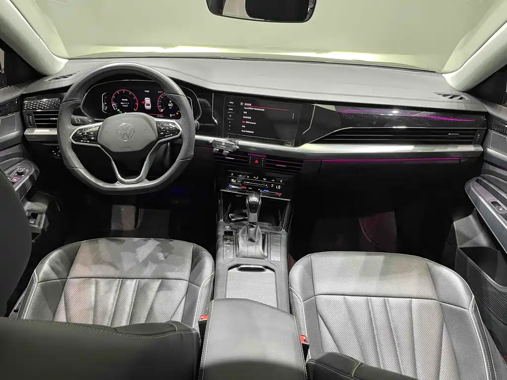 VOLKSWAGEN PASSAT 2024