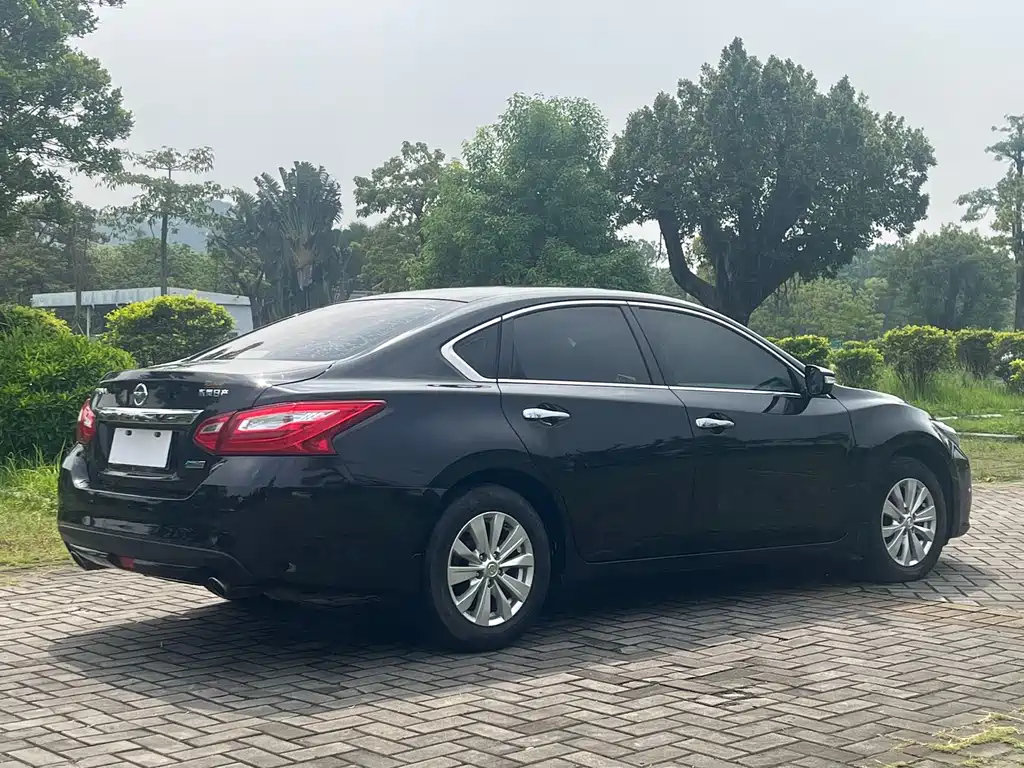 NISSAN TEANA 2017