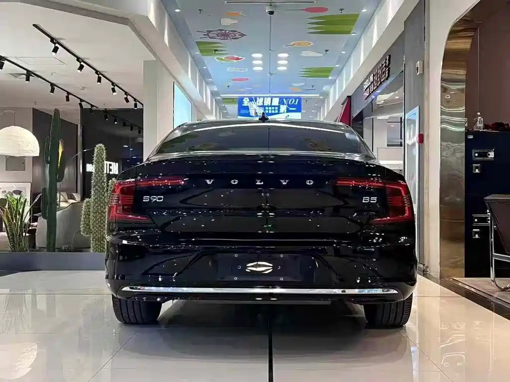 VOLVO S90 2021