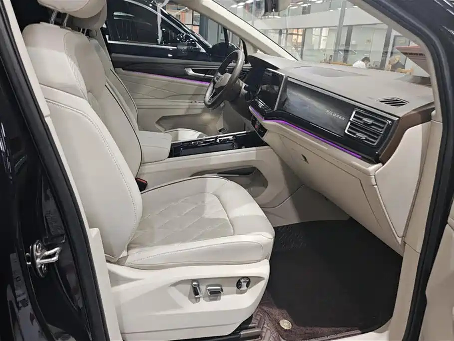 VOLKSWAGEN VILORAN 2023