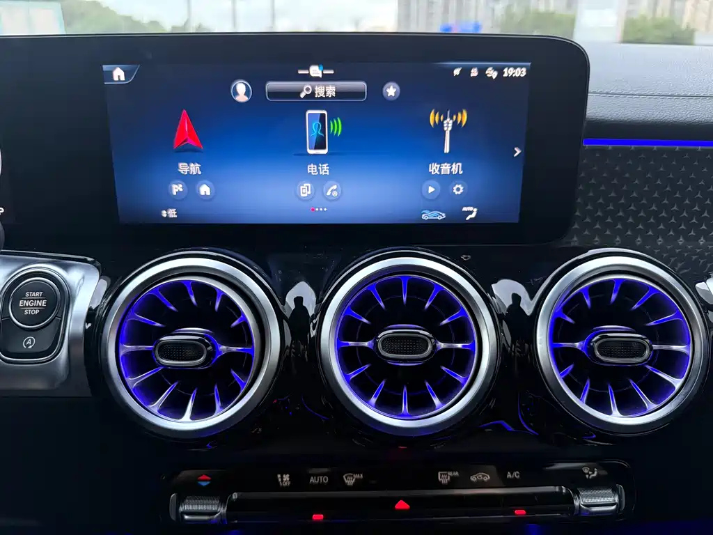 MERCEDES BENZ GLB 2024