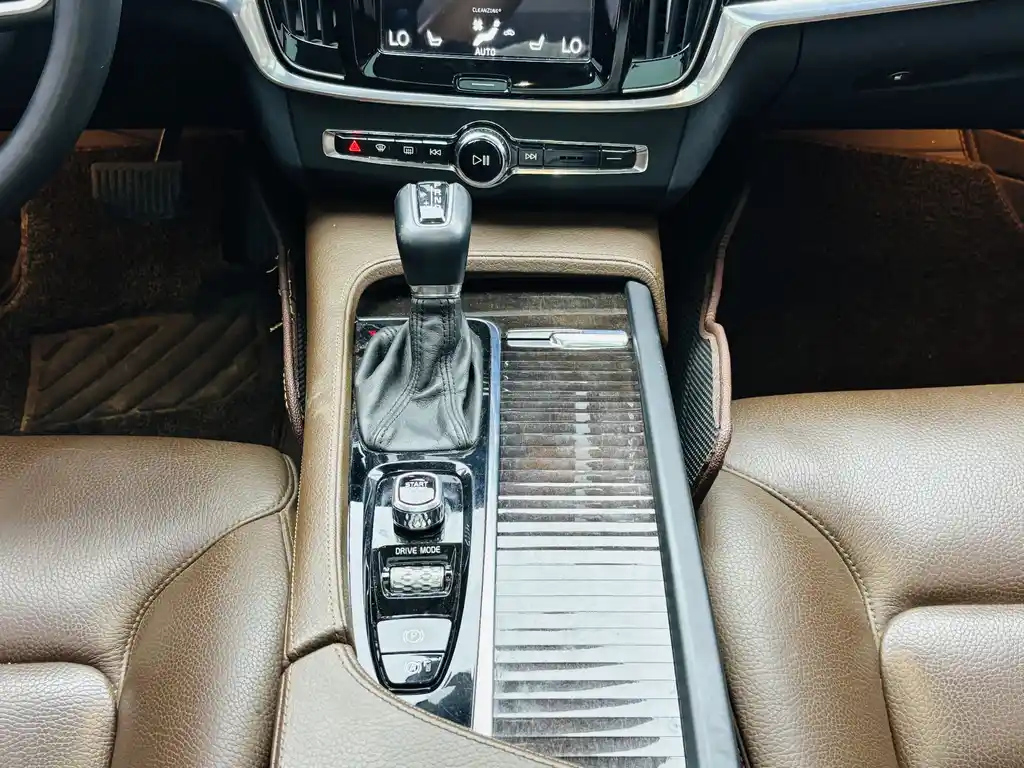 VOLVO S90 2017