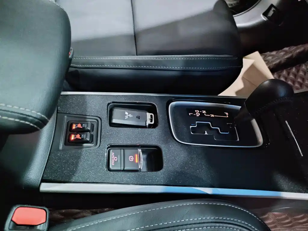 MITSUBISHI OUTLANDER 2019
