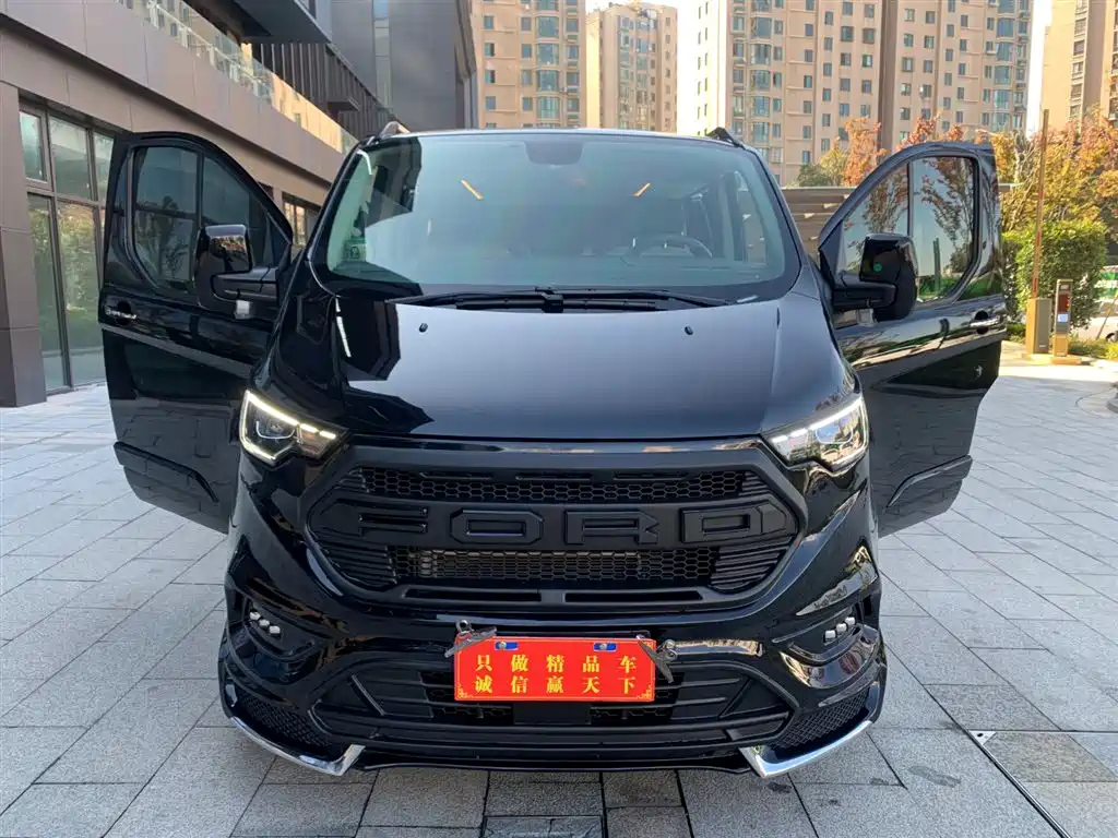 FORD TOUREO 2023