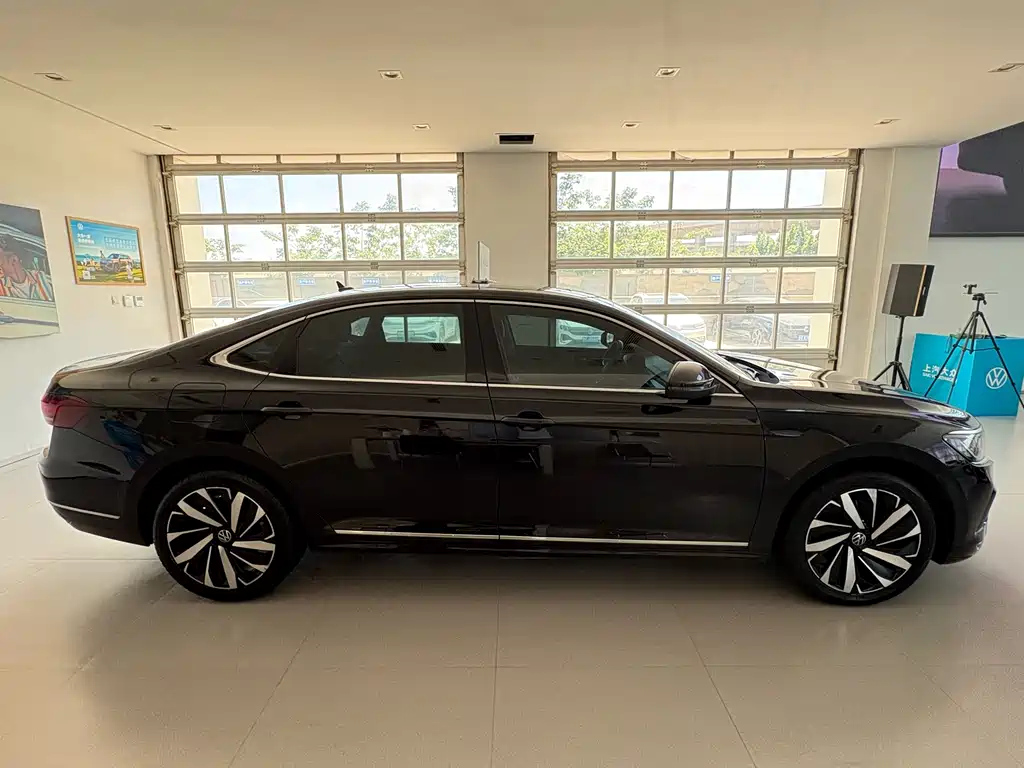 VOLKSWAGEN PASSAT 2022