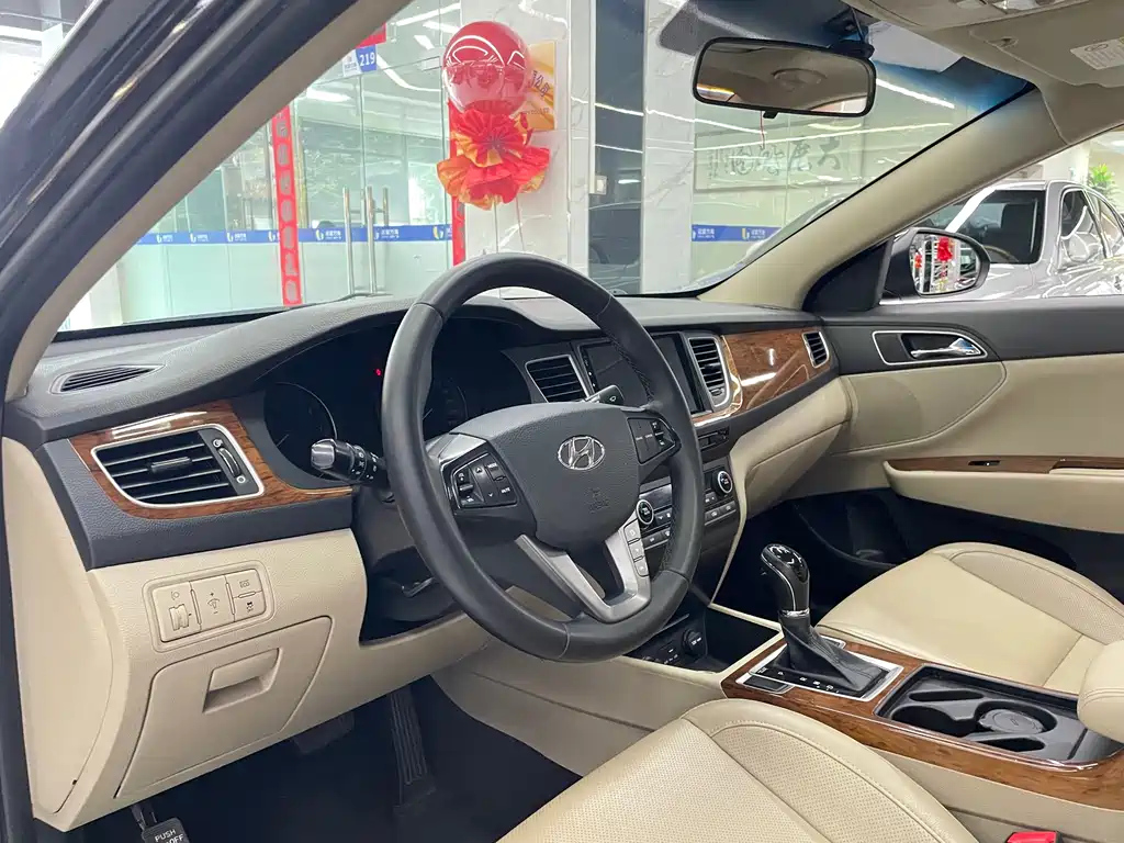 HYUNDAI MISTRA 2014