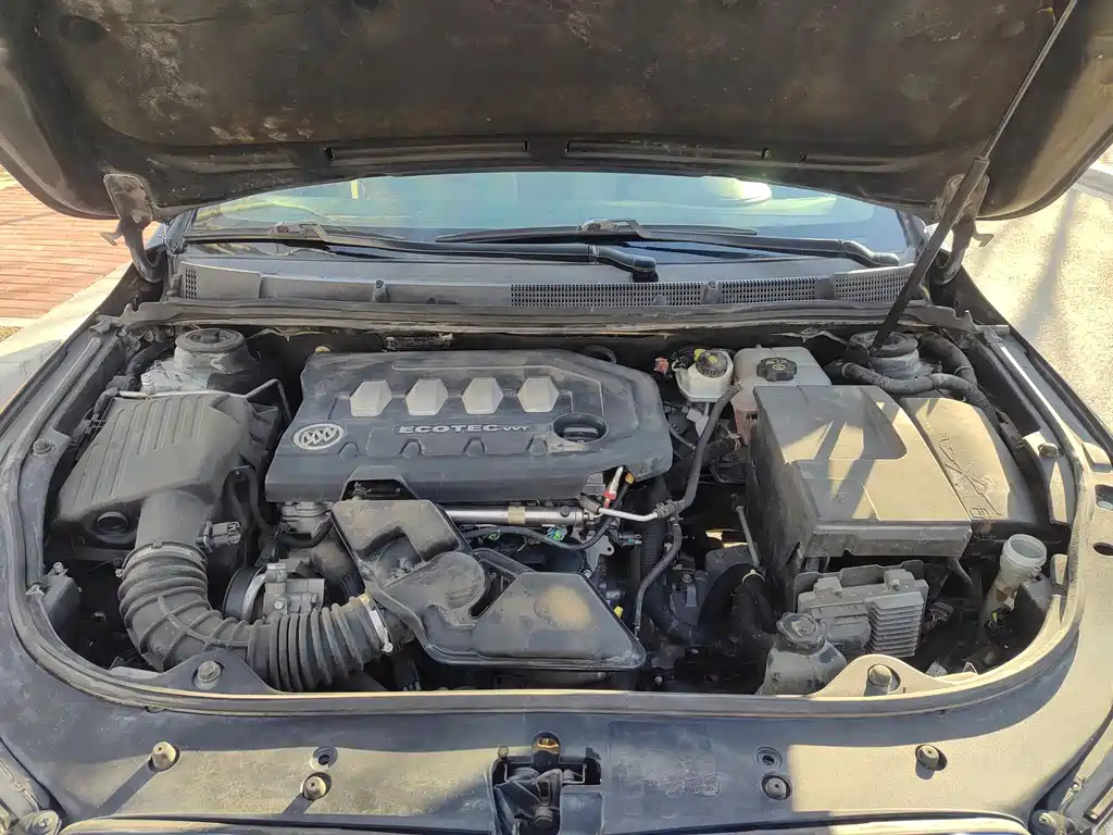 BUICK LACROSSE 2010