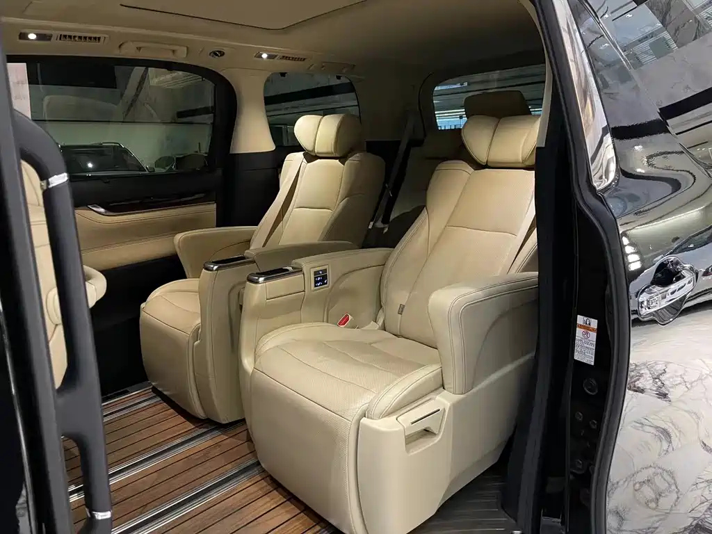 TOYOTA ALPHARD 2018