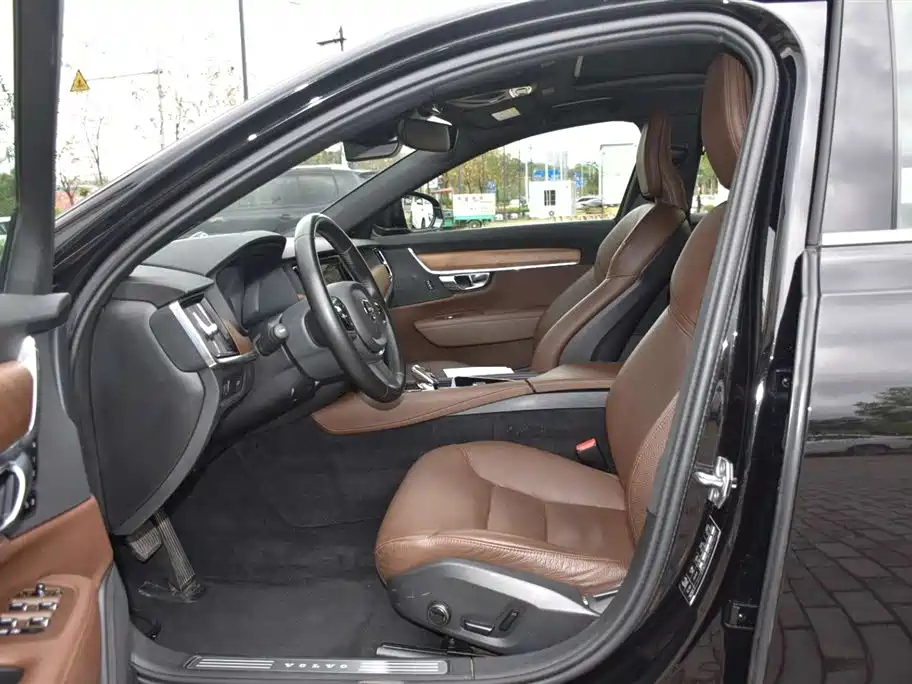VOLVO S90 2021