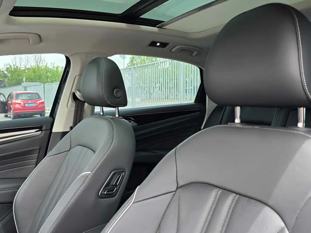 VOLKSWAGEN PASSAT 2022