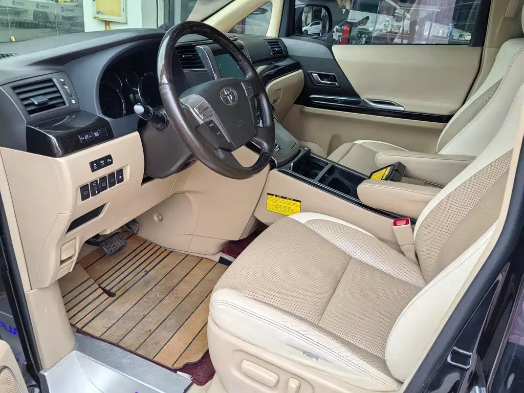TOYOTA ALPHARD 2012