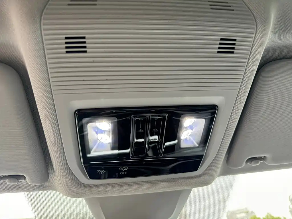 VOLKSWAGEN TOURAN 2022