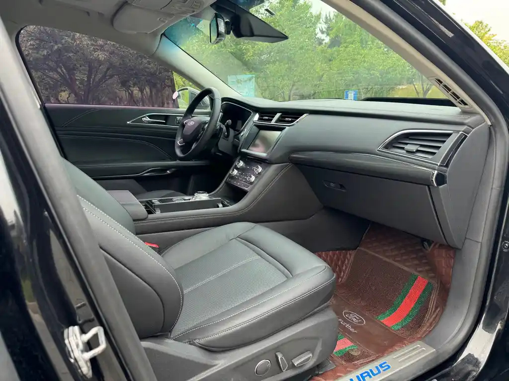 FORD TAURUS 2015