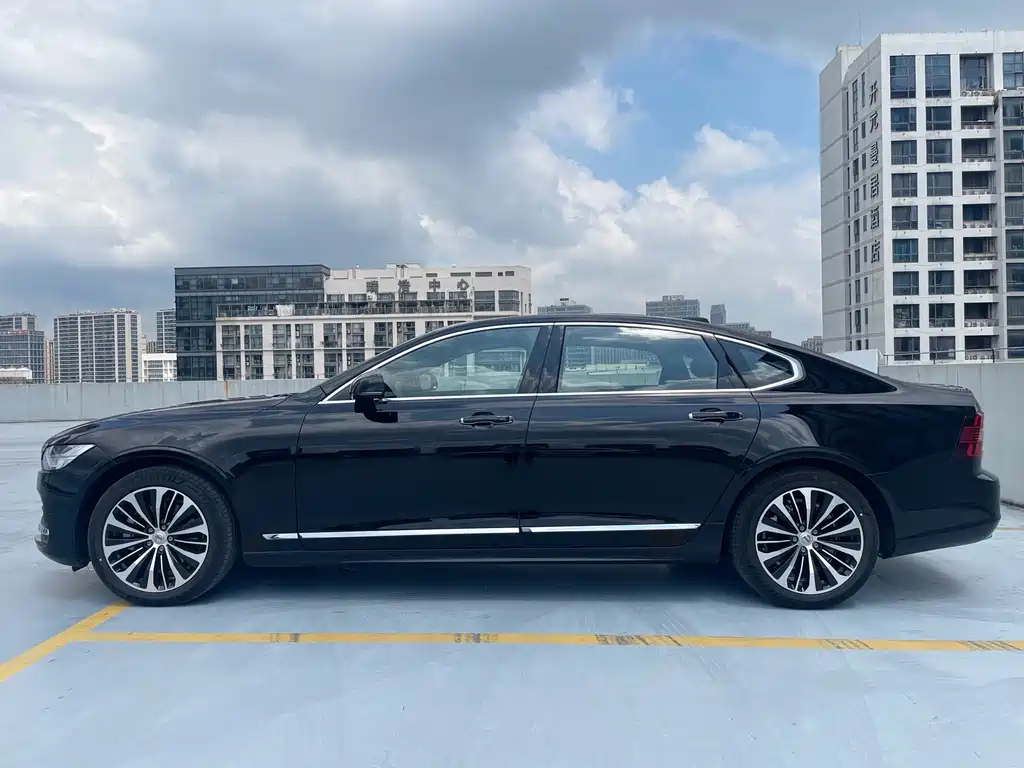 VOLVO S90 2022