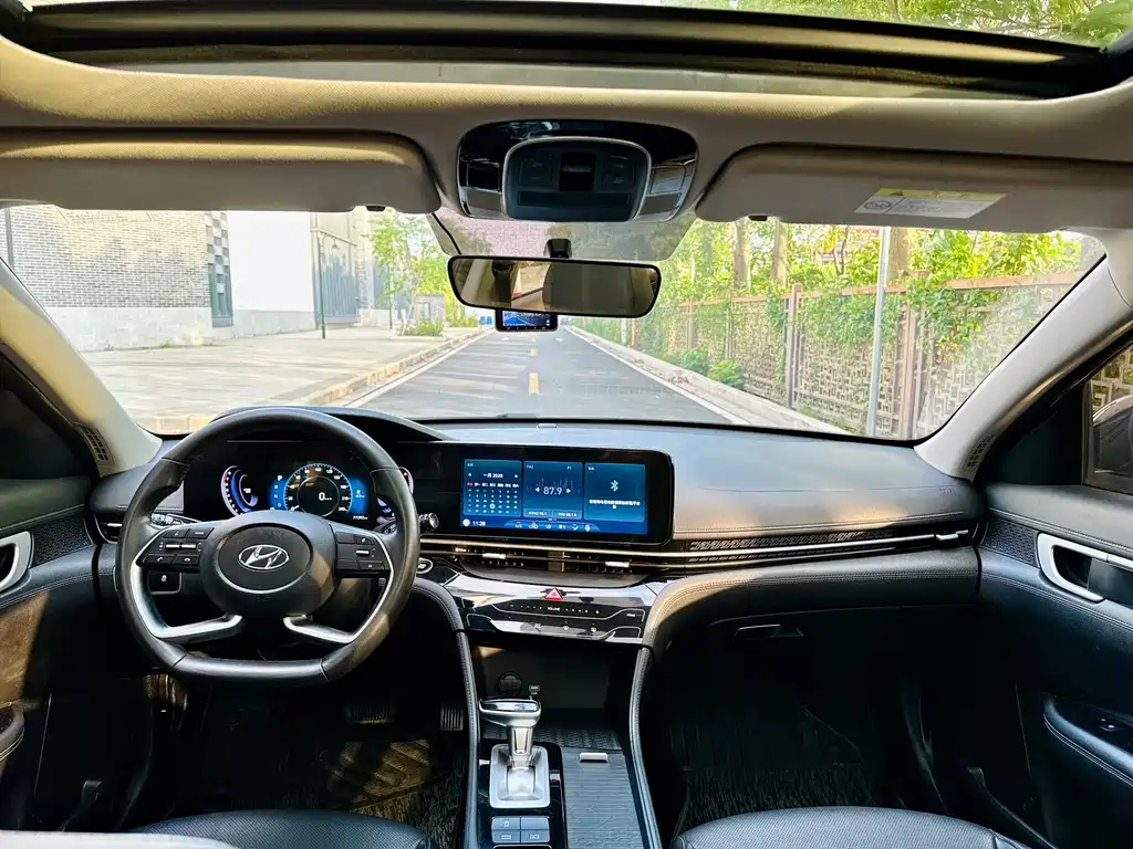 HYUNDAI MISTRA 2021