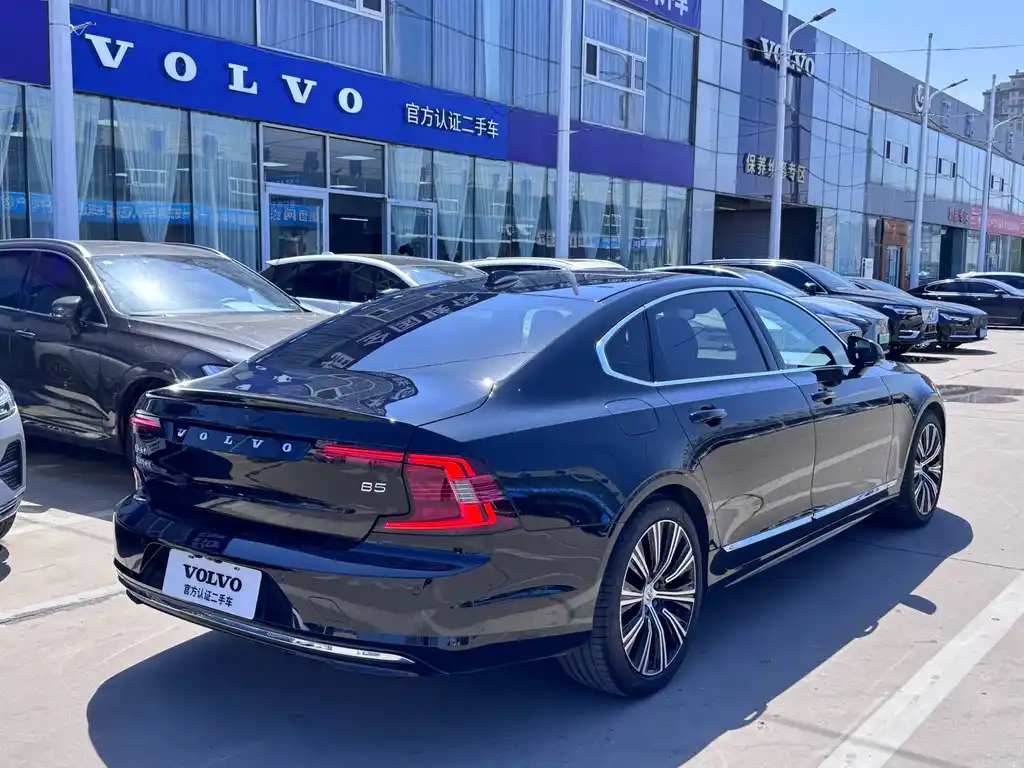 VOLVO S90 2024