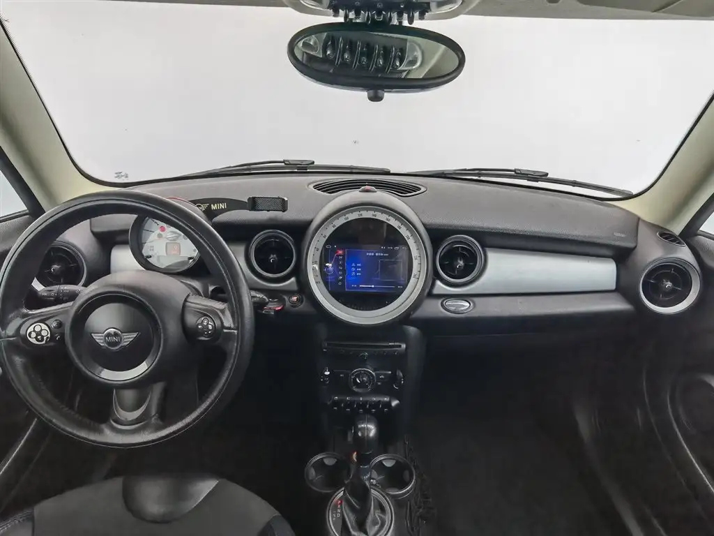 MINI CLUBMAN 2011