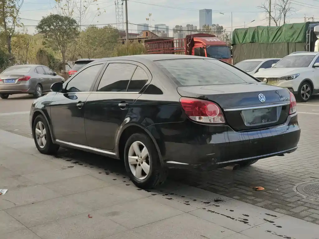 VOLKSWAGEN LAVIDA 2012