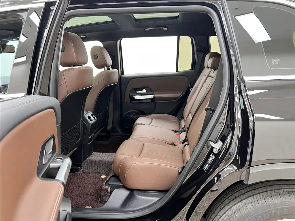 MERCEDES BENZ GLB 2024