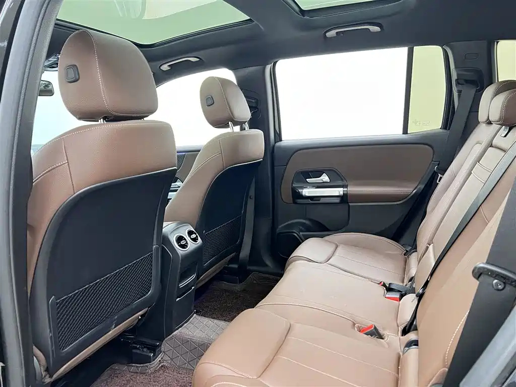MERCEDES BENZ GLB 2024