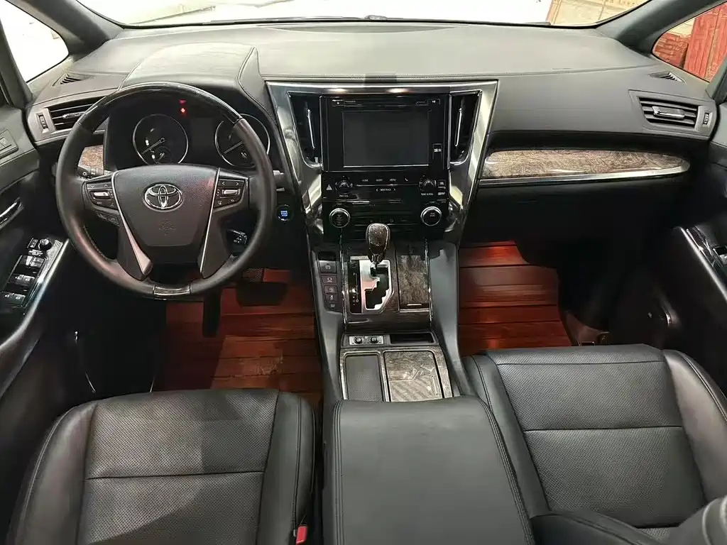 TOYOTA ALPHARD 2018