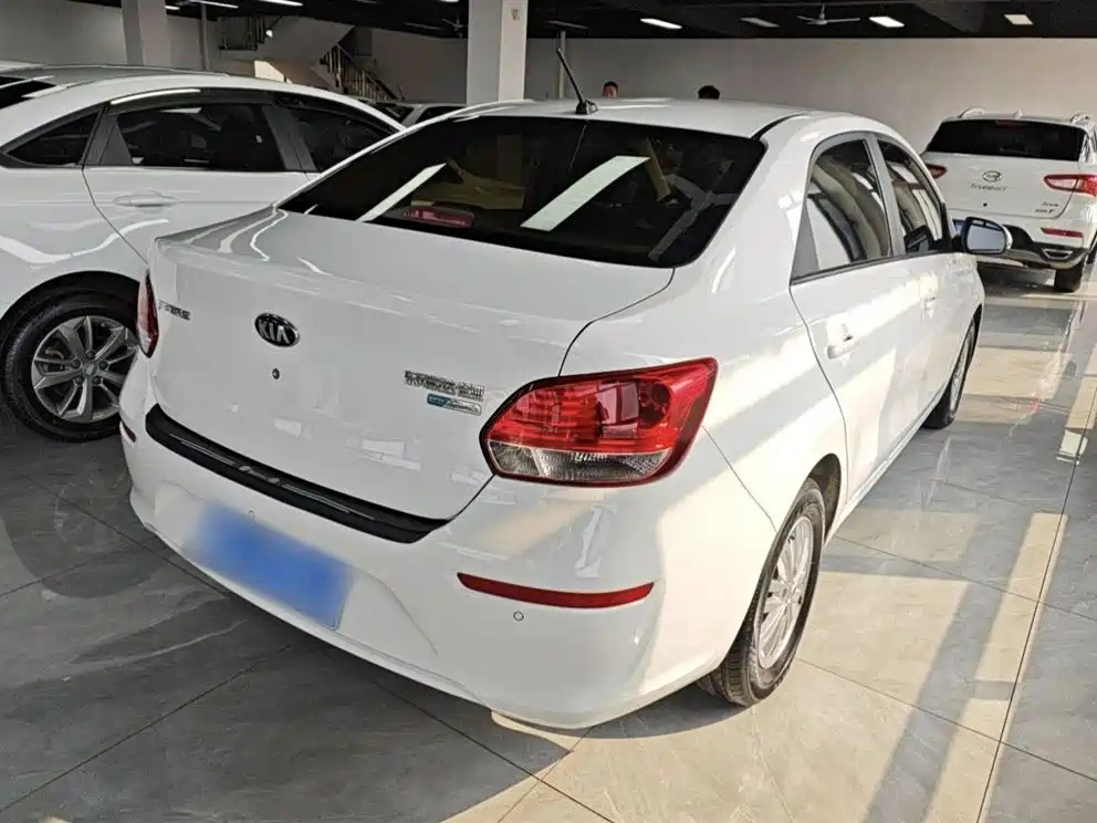 KIA REINA 2019
