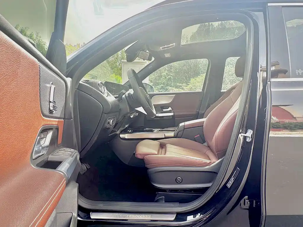 MERCEDES BENZ GLB 2024