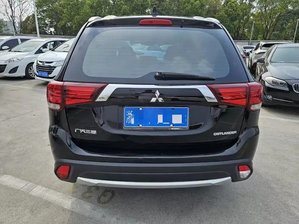 MITSUBISHI OUTLANDER 2017