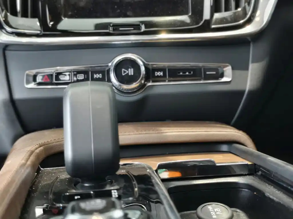 VOLVO S90 2024