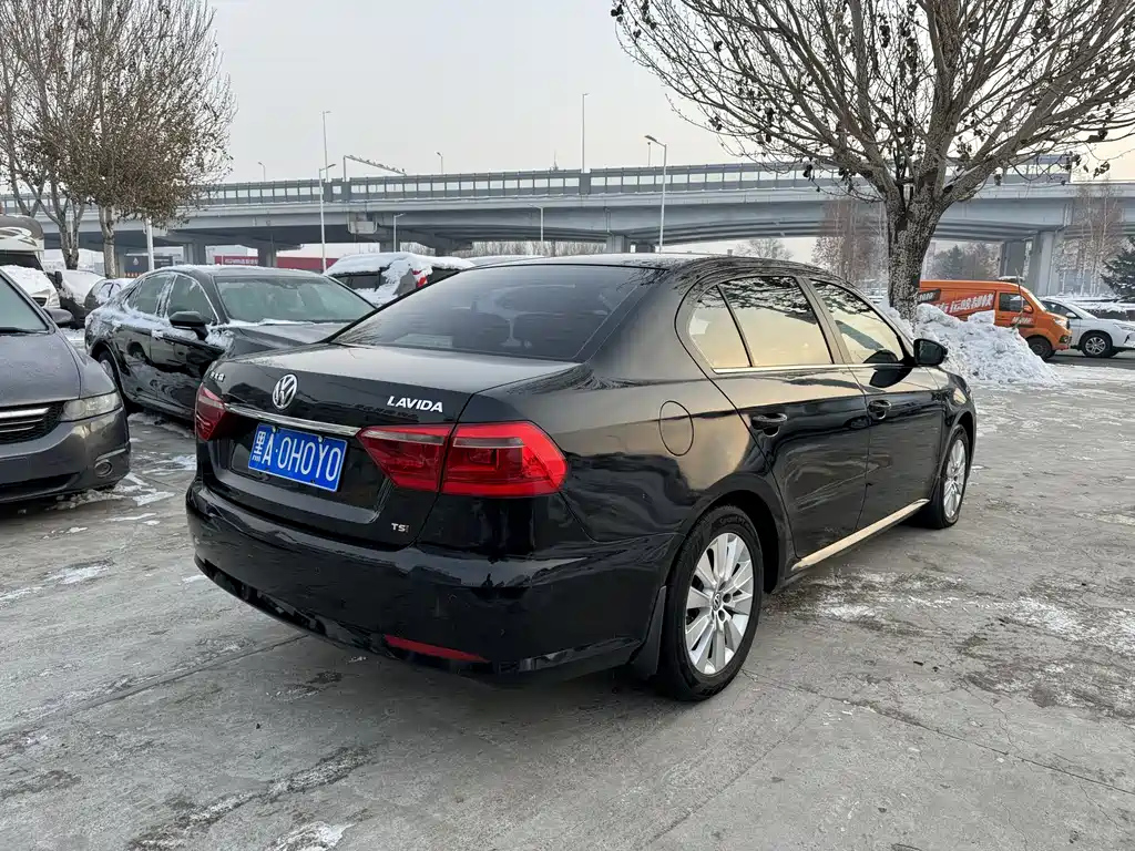 VOLKSWAGEN LAVIDA 2013