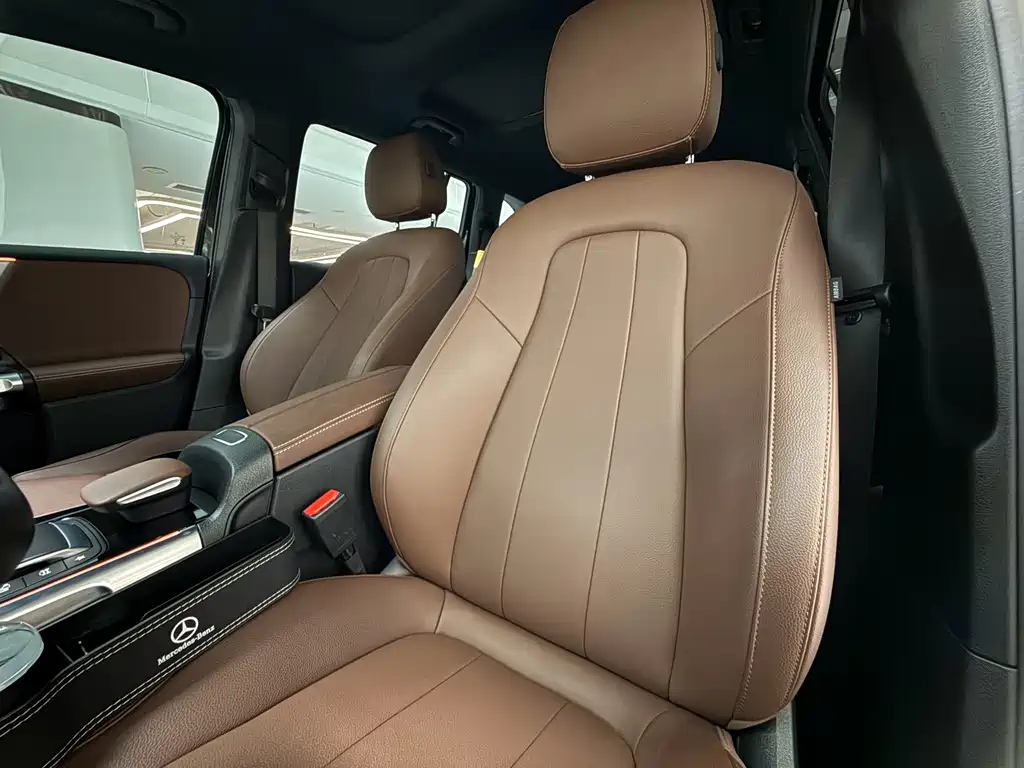 MERCEDES BENZ GLB 2023