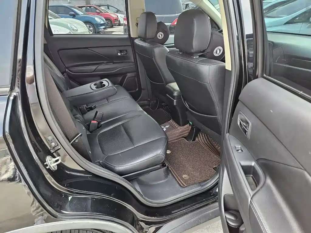 MITSUBISHI OUTLANDER 2017