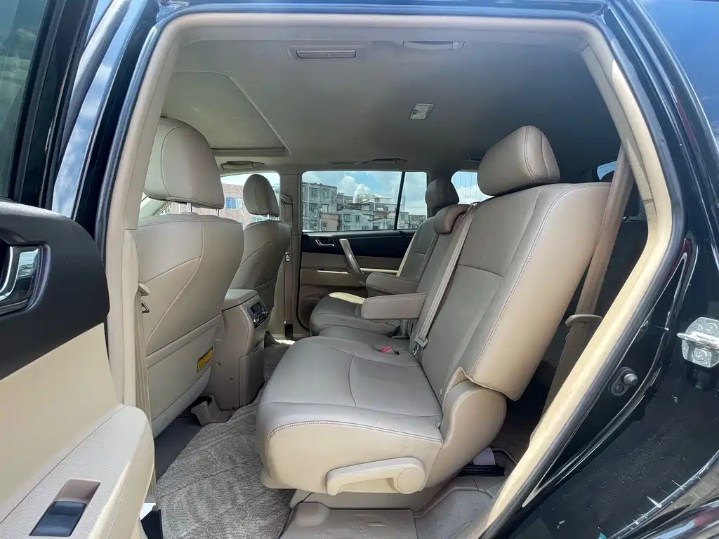 TOYOTA HIGHLANDER 2013