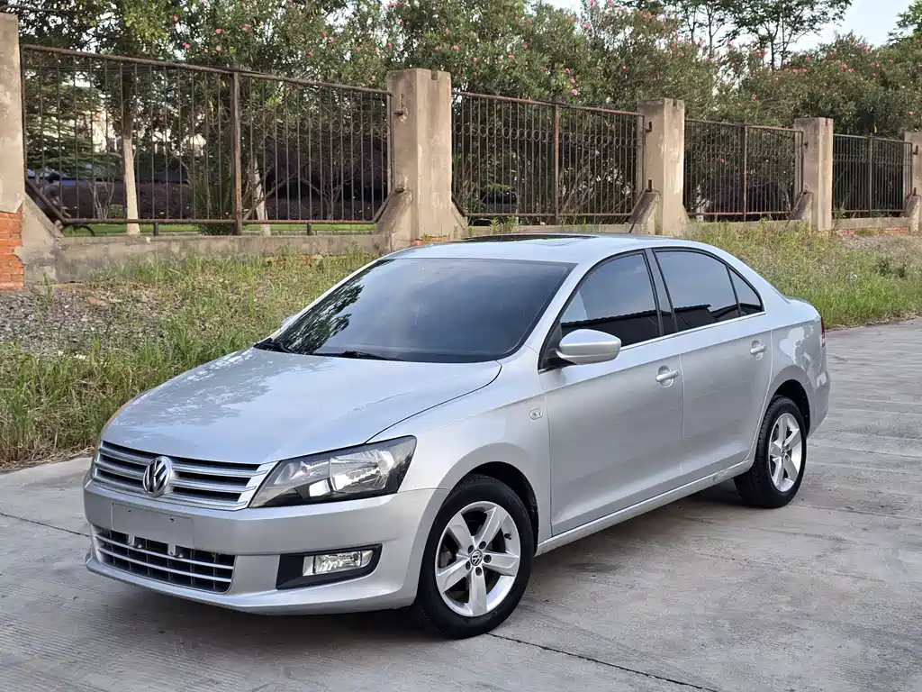 VOLKSWAGEN SANTANA 2013