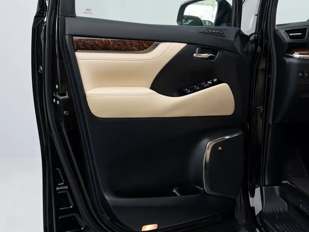 TOYOTA ALPHARD 2018