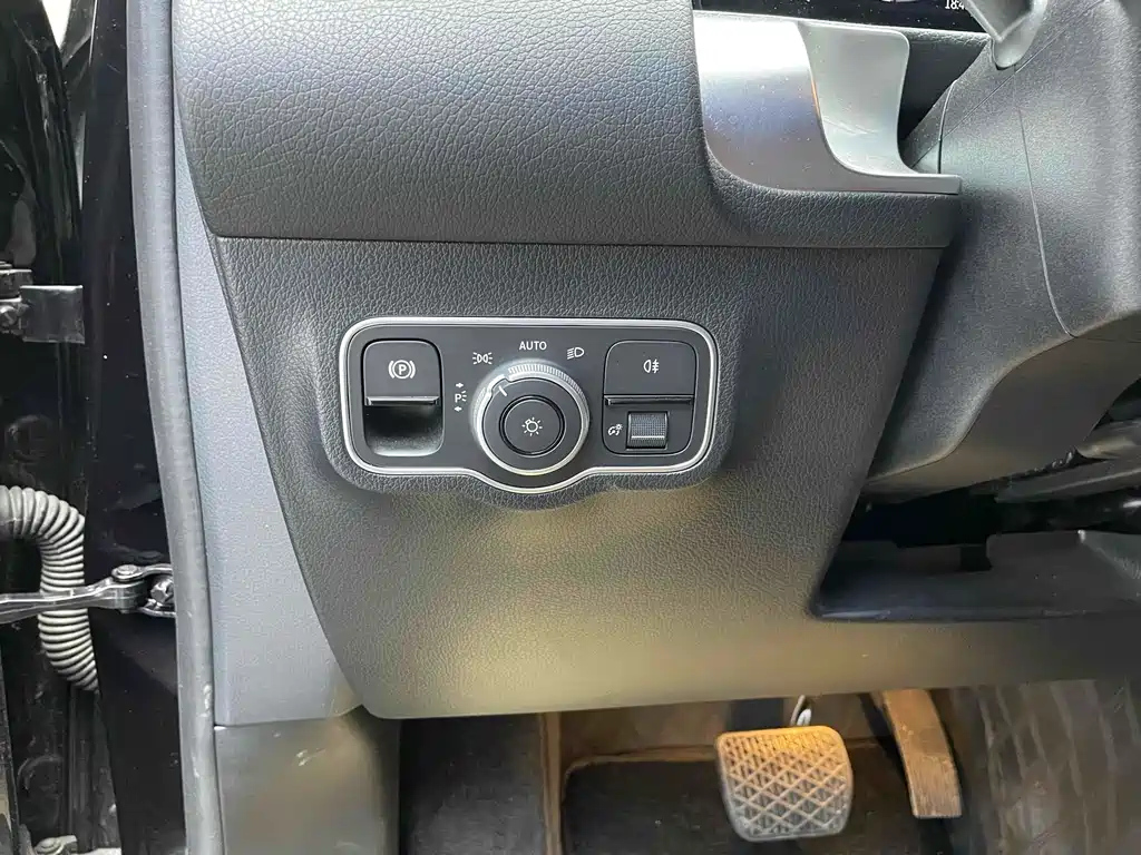 MERCEDES BENZ GLB 2024
