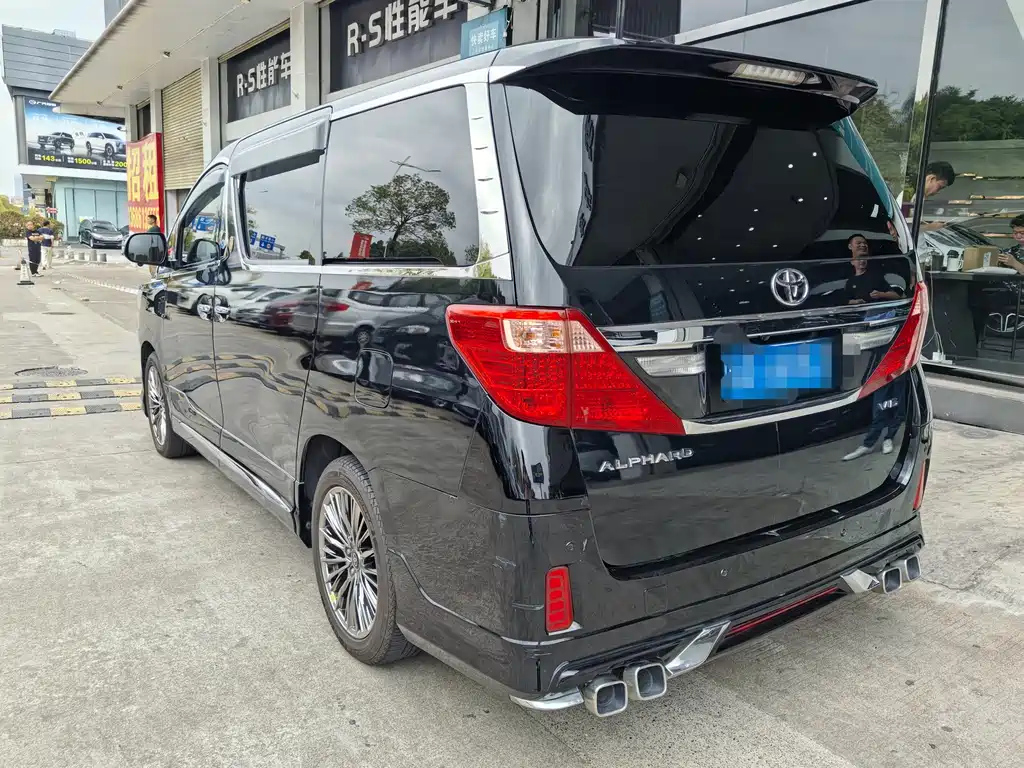 TOYOTA ALPHARD 2012