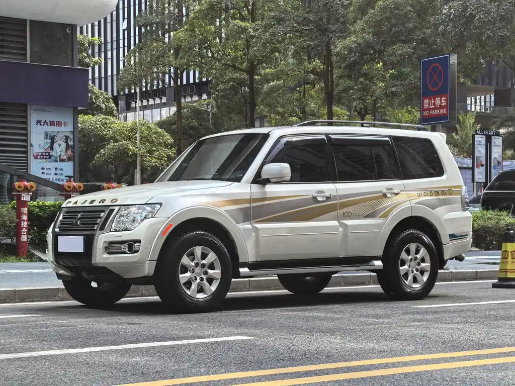 MITSUBISHI PAJERO IMPORT 2019