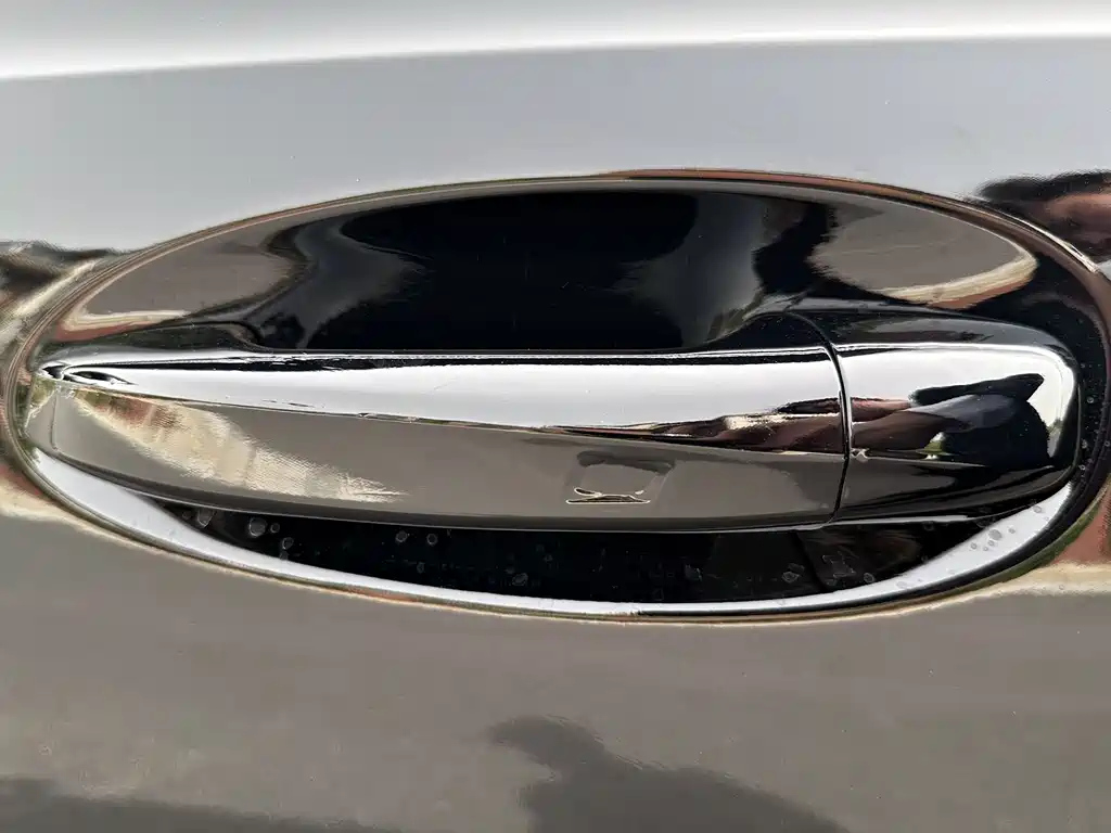 MERCEDES BENZ GLB 2024