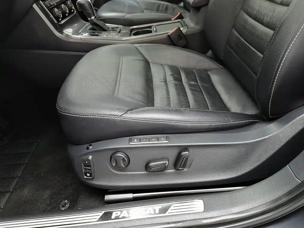 VOLKSWAGEN PASSAT 2017