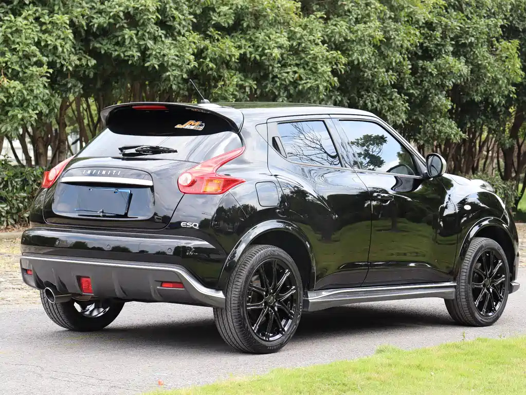 INFINITI ESQ 2017