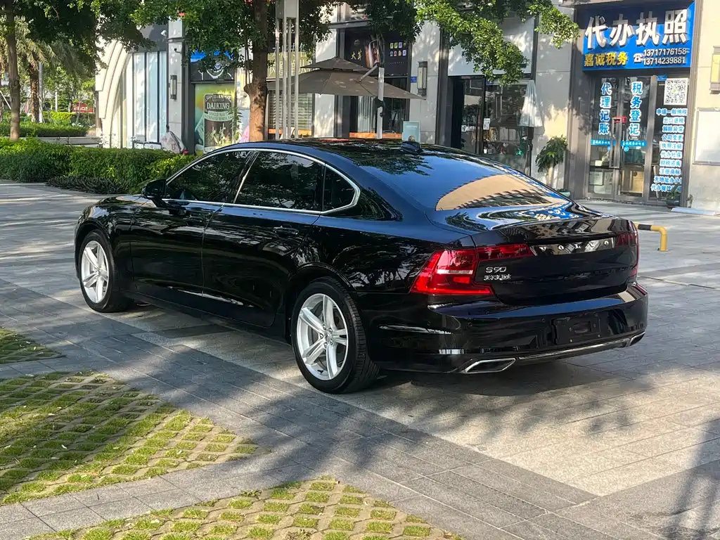 VOLVO S90 2017