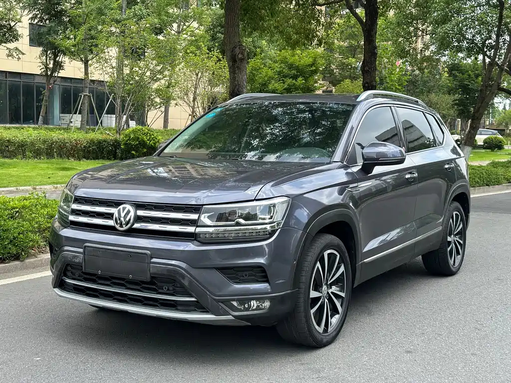 VOLKSWAGEN THARU 2020